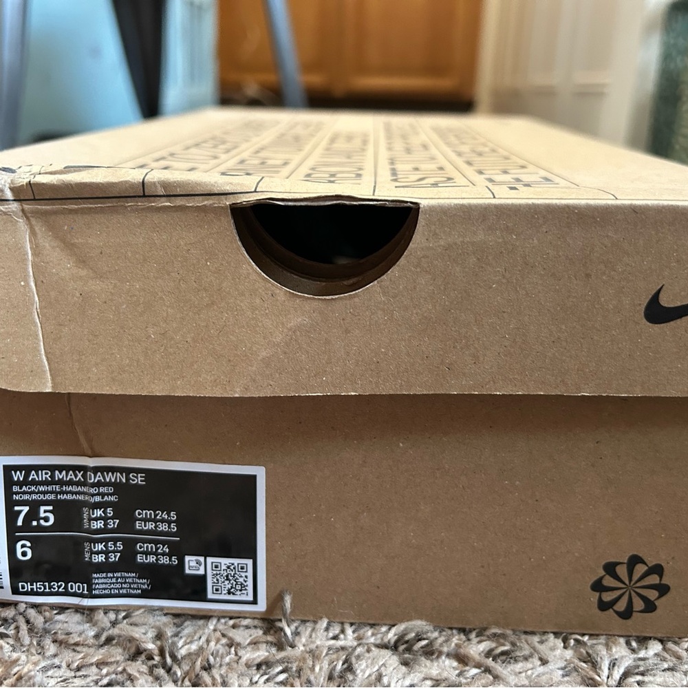Nike Air Max Dawn SE - Picture 3 of 13